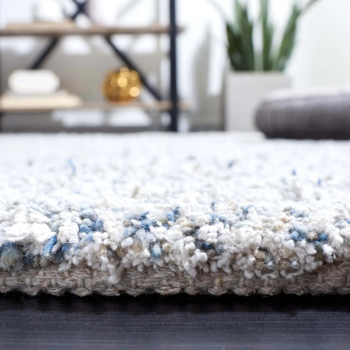 Safavieh Berber 4'-0" x 6'-0" Rug in Ivory / Blue