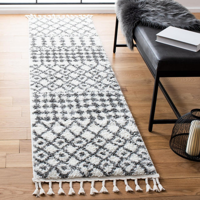 Safavieh Berber Fringe Shag Bfg538A Ivory/Dark Grey Rug.