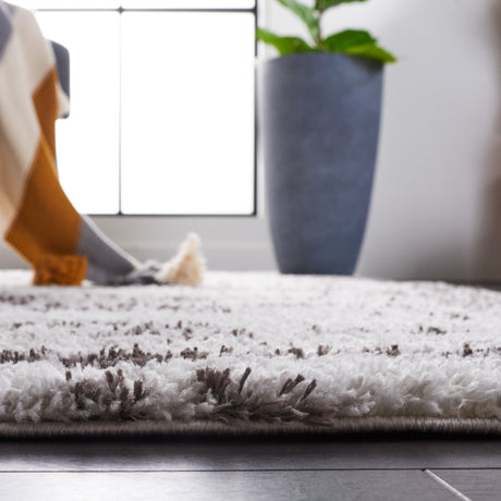 Safavieh Berber Shag Ber539F Grey/Dark Grey Rug.