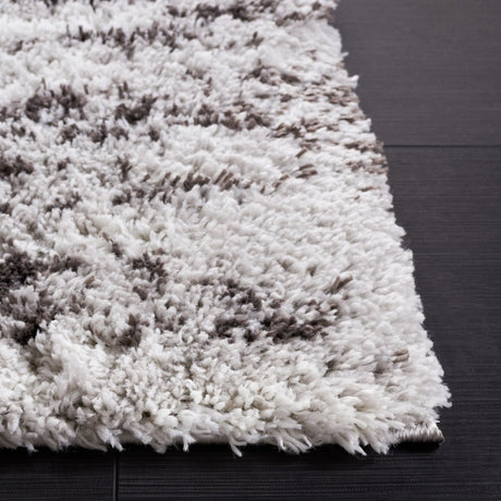Safavieh Berber Shag Ber539F Grey/Dark Grey Rug.