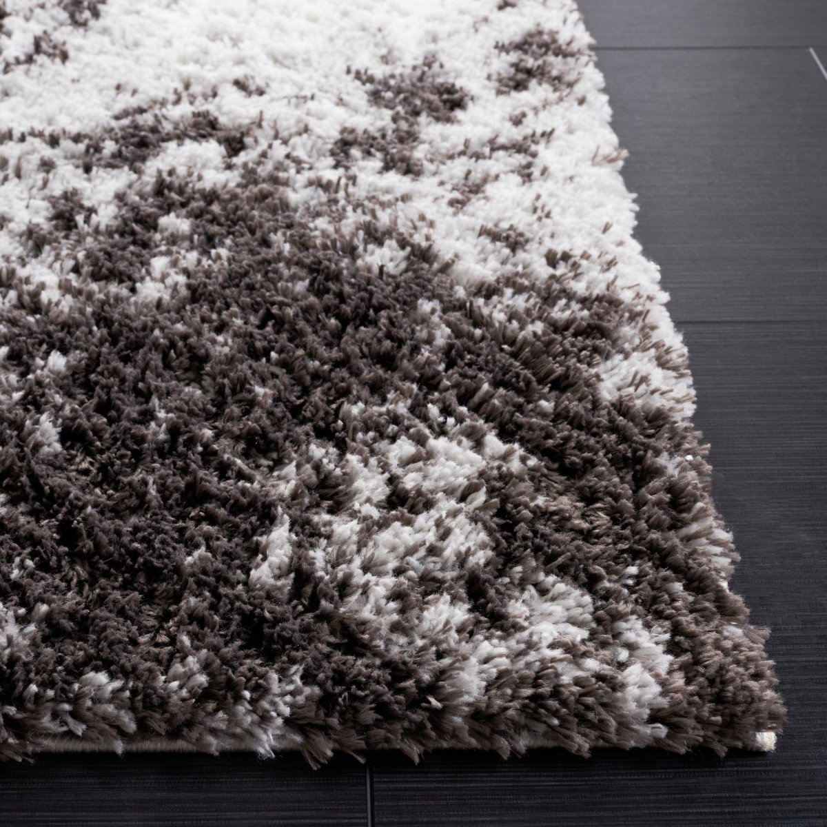 Safavieh Berber Shag Ber543F Grey/Dark Grey Rug.