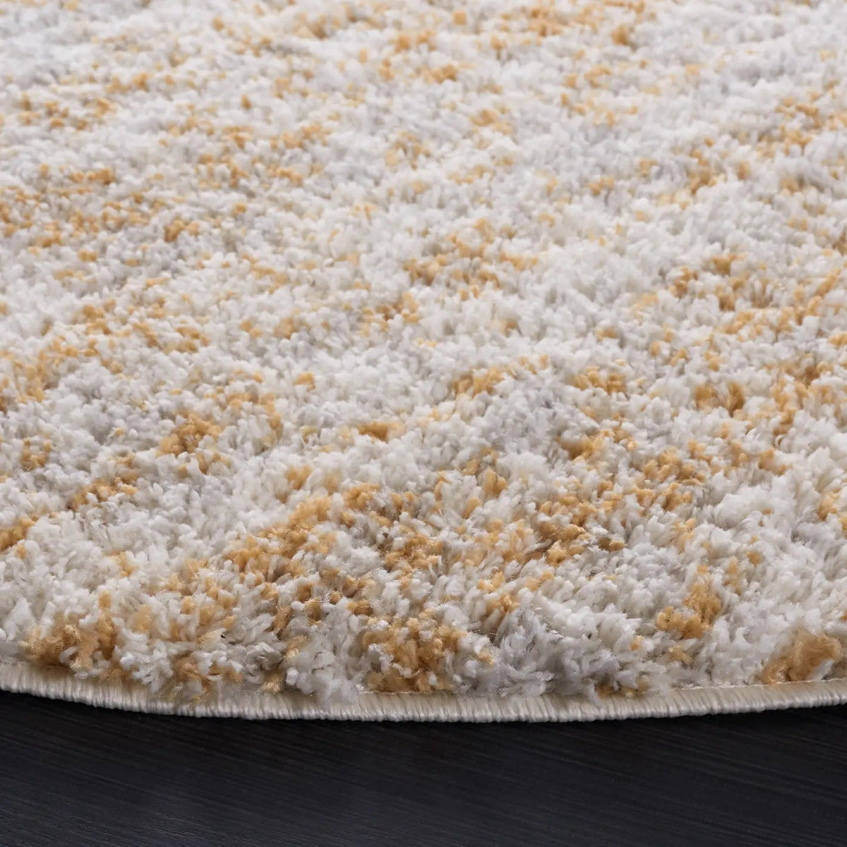 Safavieh Berber Shag 5'-5" x 5'-5" Rug in Ivory / Light Gold