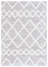 Safavieh Berber Shag 4'-5" x 6'-5" Rug in Grey / Ivory