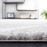 Safavieh Berber Shag 4'-5" x 6'-5" Rug in Grey / Ivory