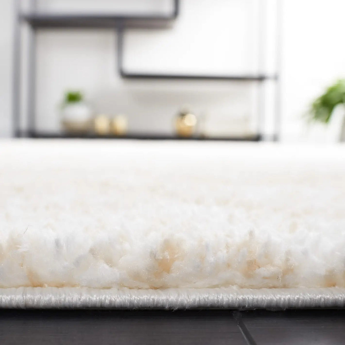 Safavieh Berber Shag 4'-5" x 6'-5" Rug in Ivory / Beige