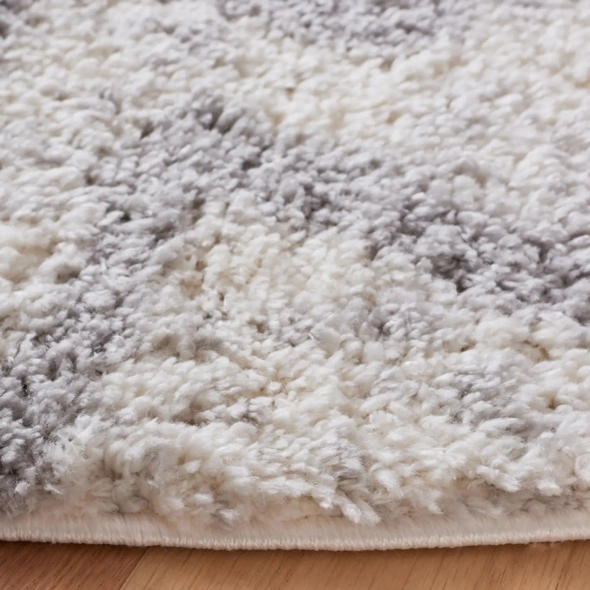 Safavieh Berber Shag 7'-0" x 7'-0" Rug in Grey / Ivory
