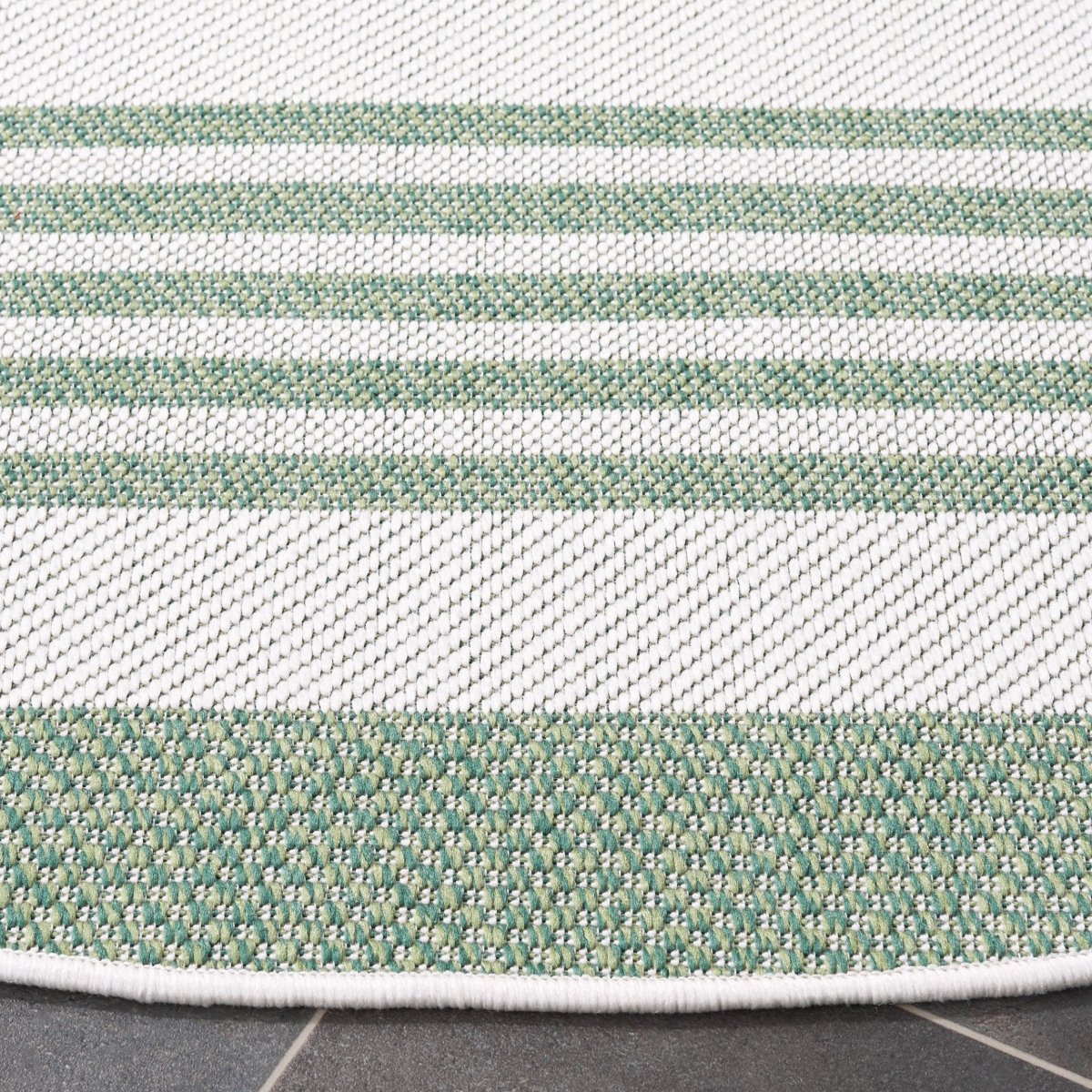 Safavieh Bermuda Bmu828Y Green/Ivory Rug.