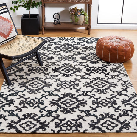 Safavieh Blossom Blm104B Ivory/Black Rug.