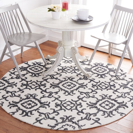 Safavieh Blossom Blm104B Ivory/Black Rug.