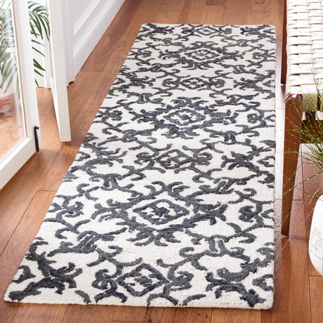 Safavieh Blossom Blm104B Ivory/Black Rug.