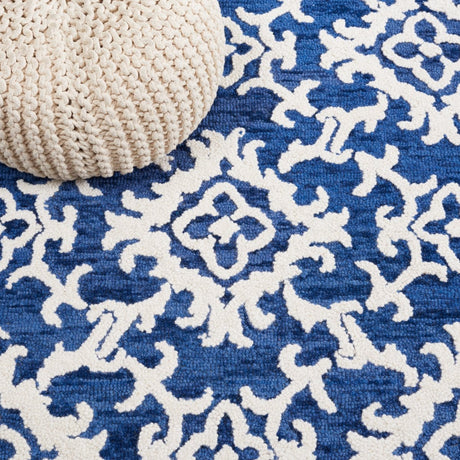 Safavieh Blossom Blm104N Navy/Ivory Rug.