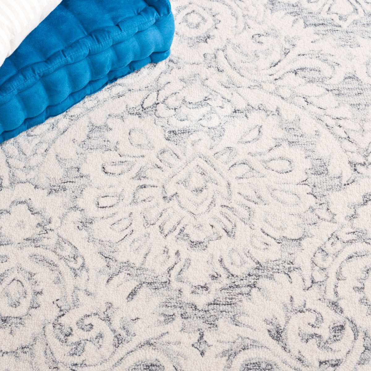 Safavieh Blossom Blm106H Grey/Ivory Rug.