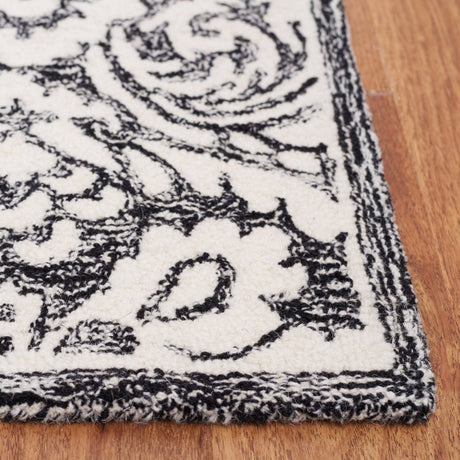 Safavieh Blossom Blm106Z Black/Ivory Rug.