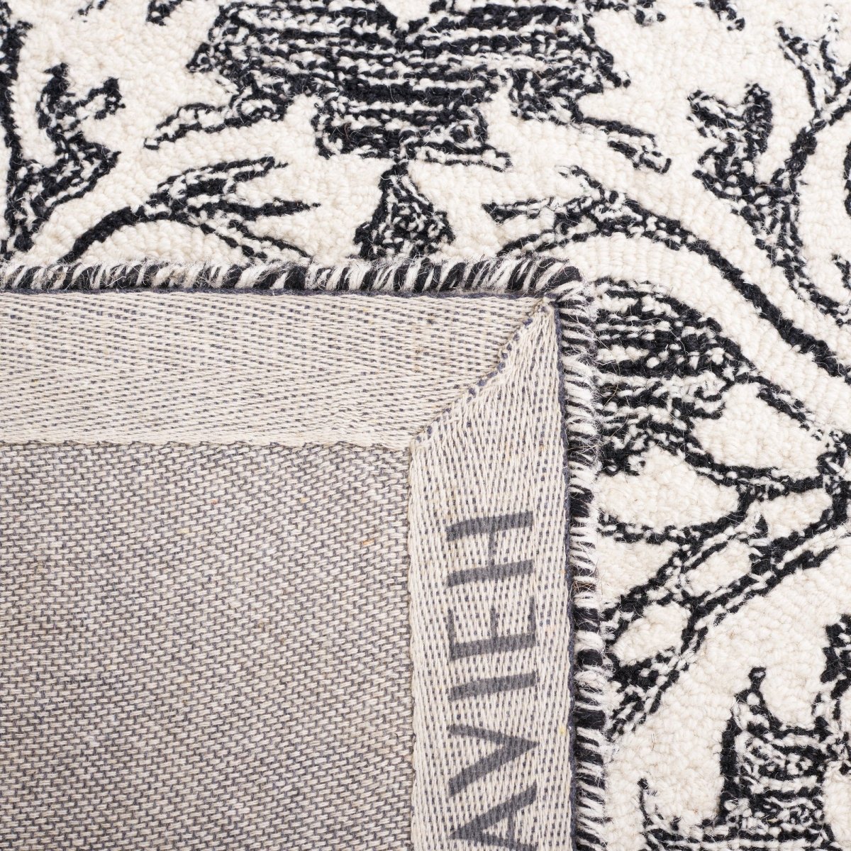Safavieh Blossom Blm106Z Black/Ivory Rug.
