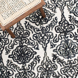 Safavieh Blossom Blm112A Ivory/Black Rug.