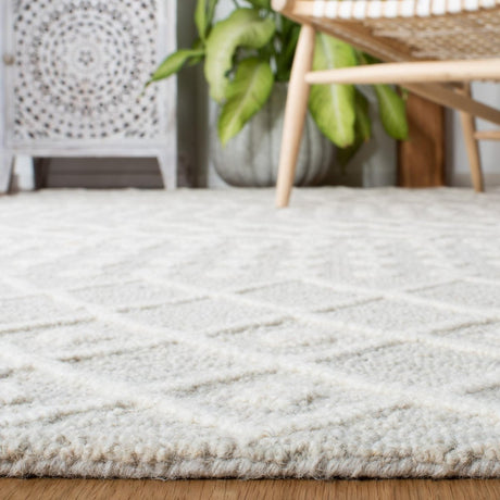 Safavieh Blossom Blm115G Silver/Ivory Rugs.