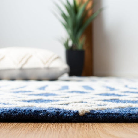 Safavieh Blossom Blm115N Navy/Ivory Rugs.