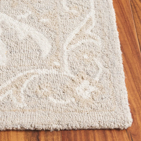 Safavieh Blossom 4'-0" x 6'-0" Rug in Silver / Ivory