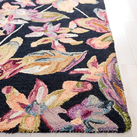 Safavieh Blossom Blm461Z Black/Plum Rug.