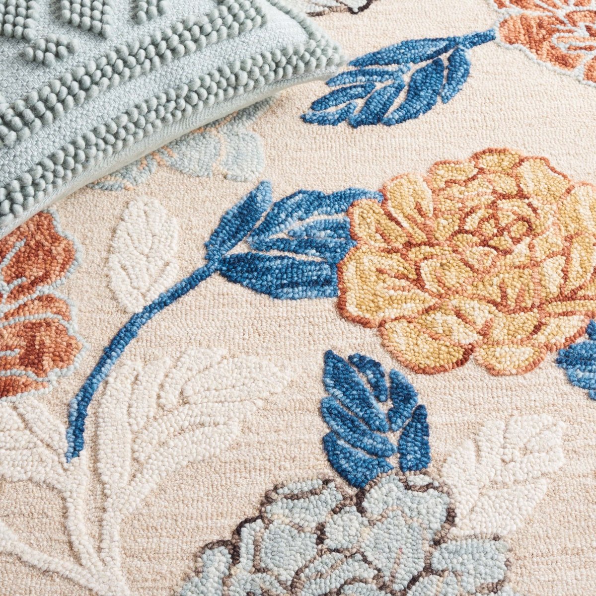 Safavieh Blossom Blm566B Beige/Red Rug.