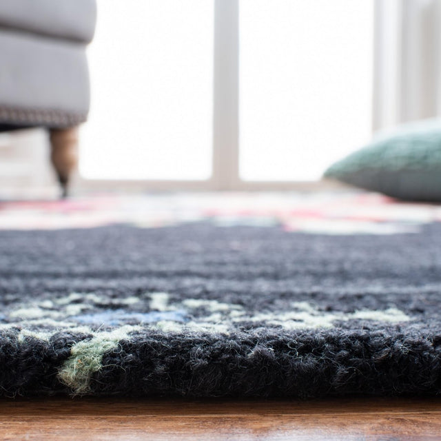Safavieh Blossom Blm575Z Black/Pink Rugs.