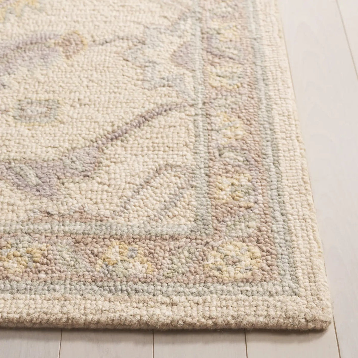 Safavieh Blossom 4'-0" x 6'-0" Rug in Beige / Purple