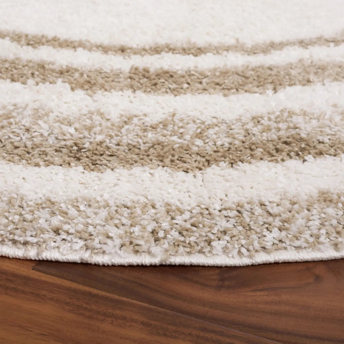 Safavieh Border & Stripe Shag 200 6'-7" x 6'-7" Rug in Ivory / Beige