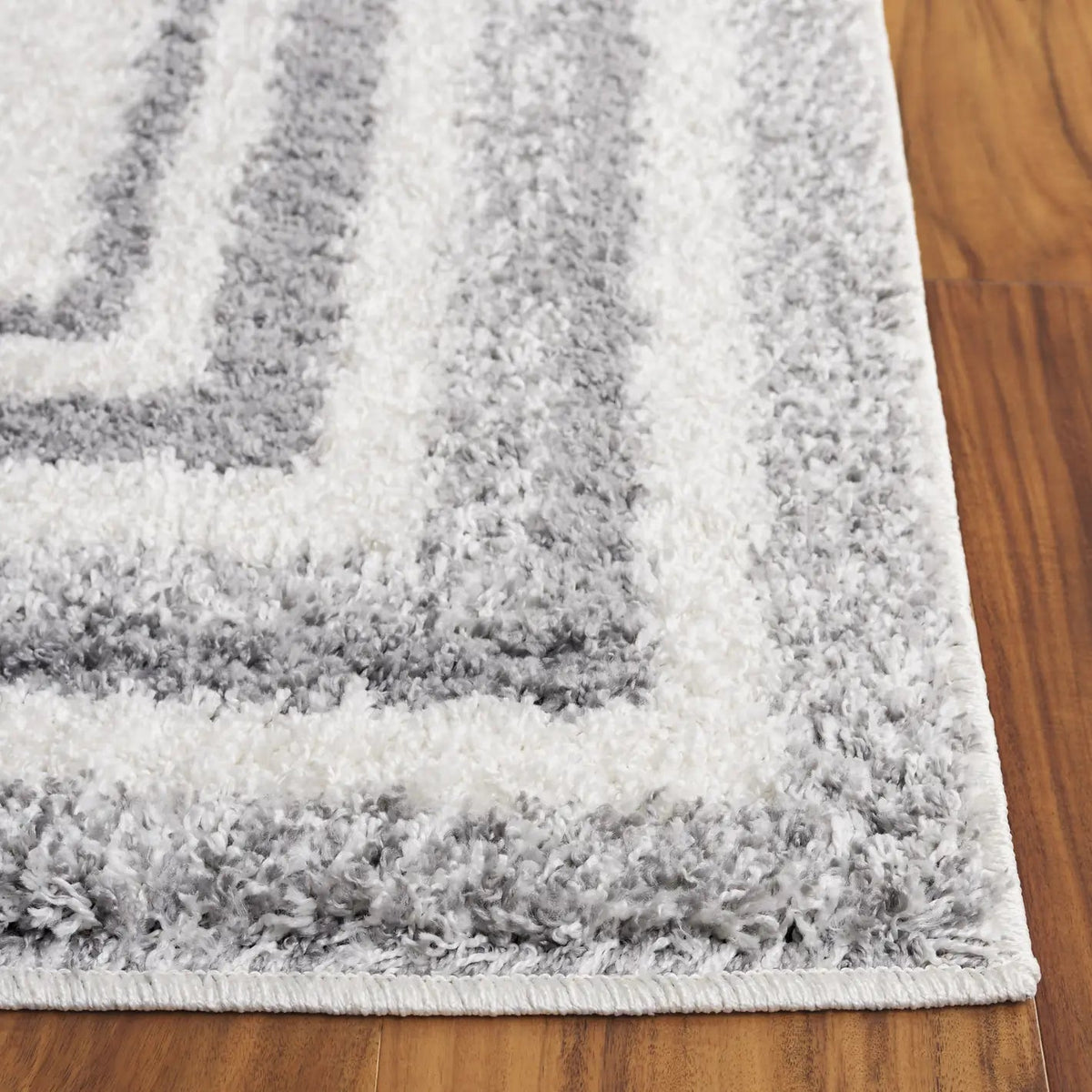 Safavieh Border & Stripe Shag 200 4'-5" x 6'-5" Rug in Ivory / Grey