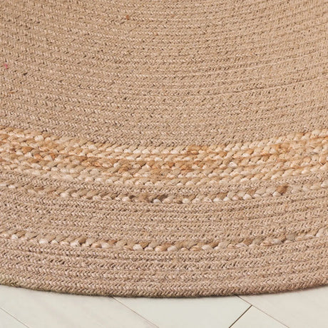 Safavieh Braided 800 5'-0" x 5'-0" Rug in Natural / Beige