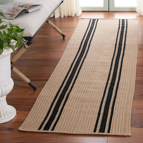 Safavieh Braided 800 2'-3" x 8'-0" Rug in Natural / Black