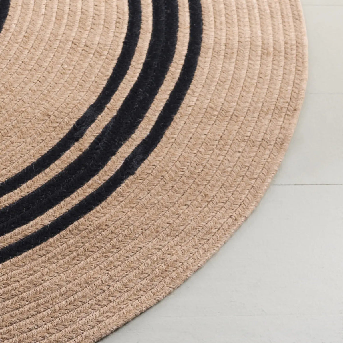 Safavieh Braided 800 5'-0" x 8'-0" Rug in Natural / Black