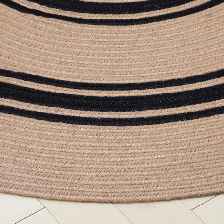 Safavieh Braided 800 5'-0" x 5'-0" Rug in Natural / Black