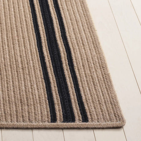 Safavieh Braided 800 4'-0" x 6'-0" Rug in Natural / Black