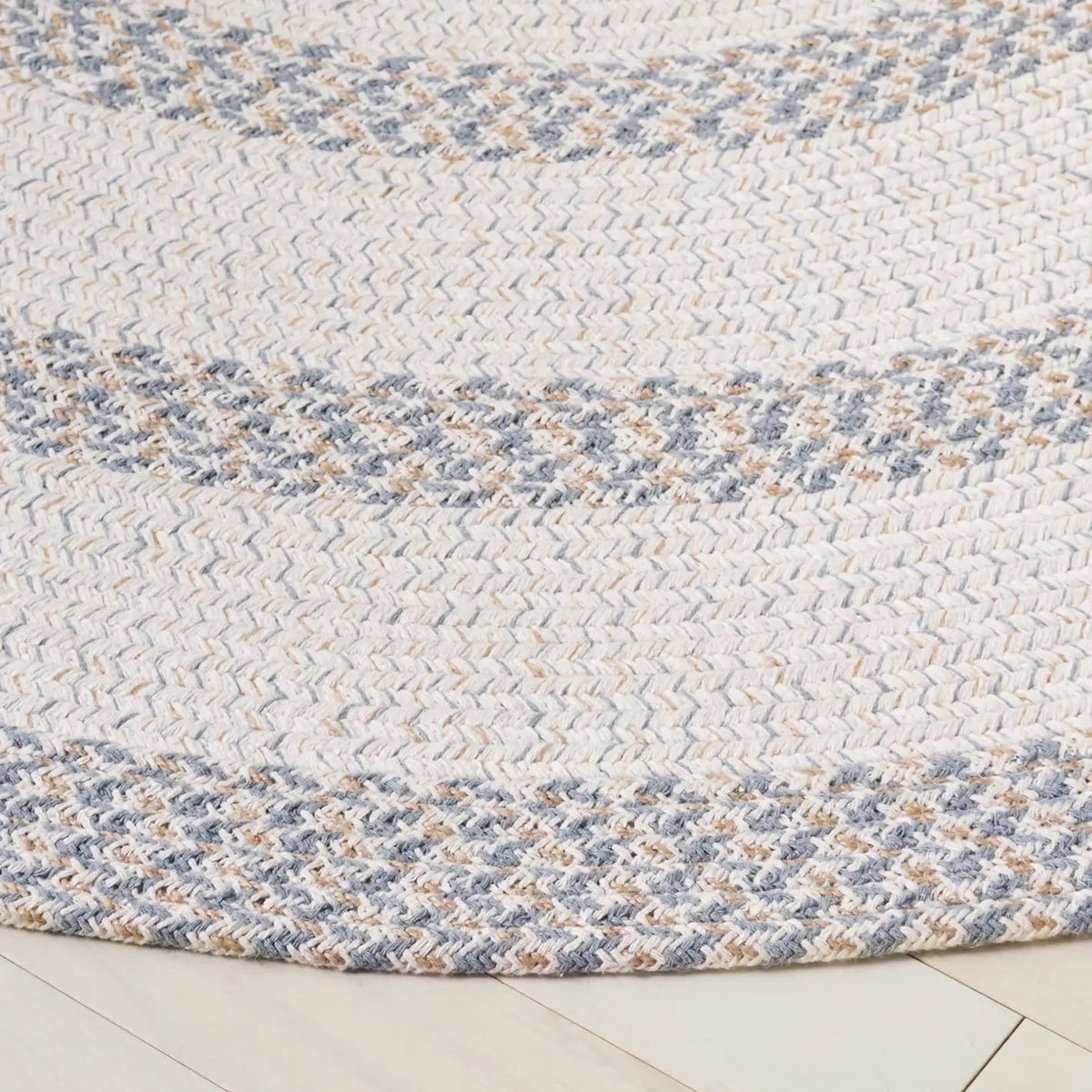 Safavieh Braided 800 5'-0" x 5'-0" Rug in Ivory / Grey