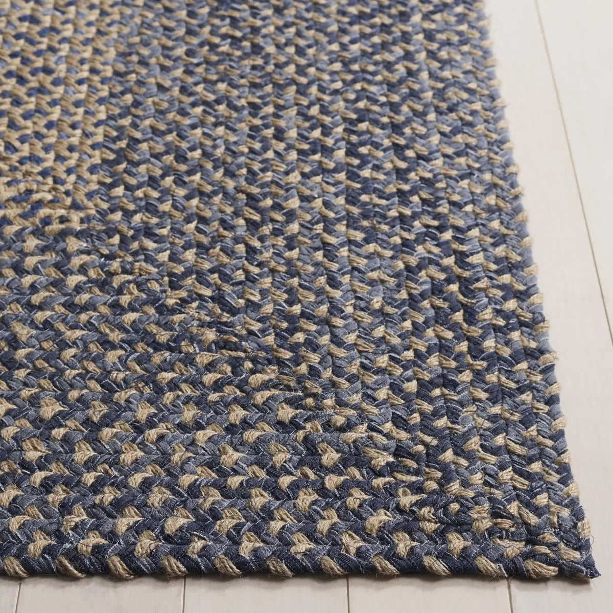 Safavieh Braided 800 4'-0" x 6'-0" Rug in Natural / Blue