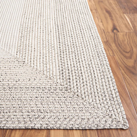 Safavieh Braided 4'-0" x 6'-0" Rug in Ivory / Grey