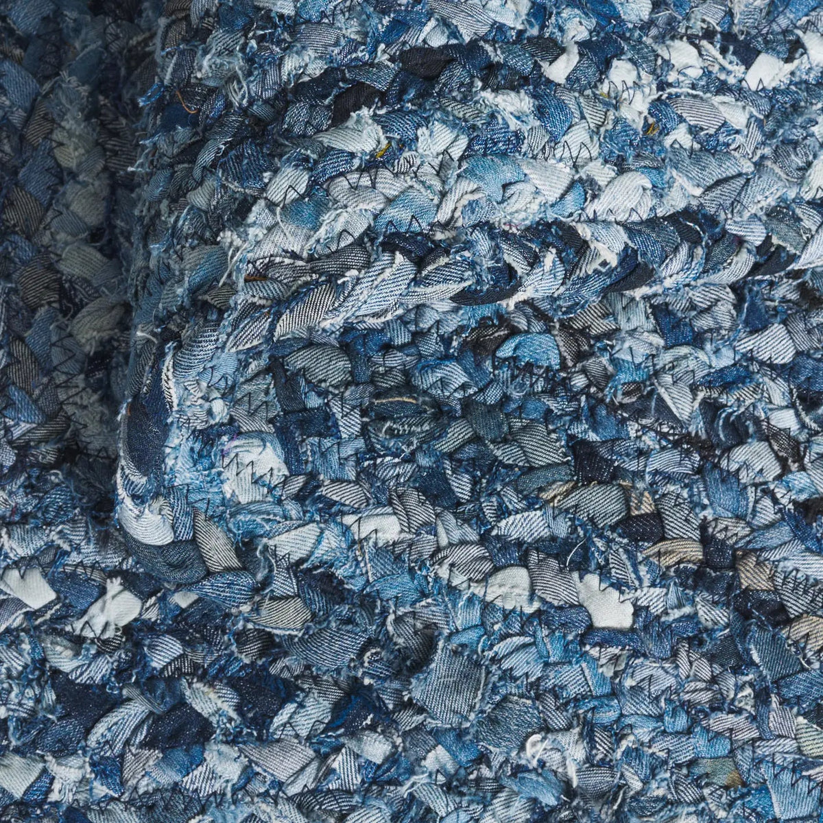 Safavieh Braided 4'-0" x 6'-0" Rug in Denim / Blue