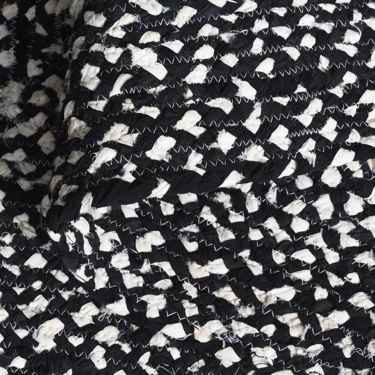Safavieh Braided 4'-0" x 6'-0" Rug in Black / Ivory