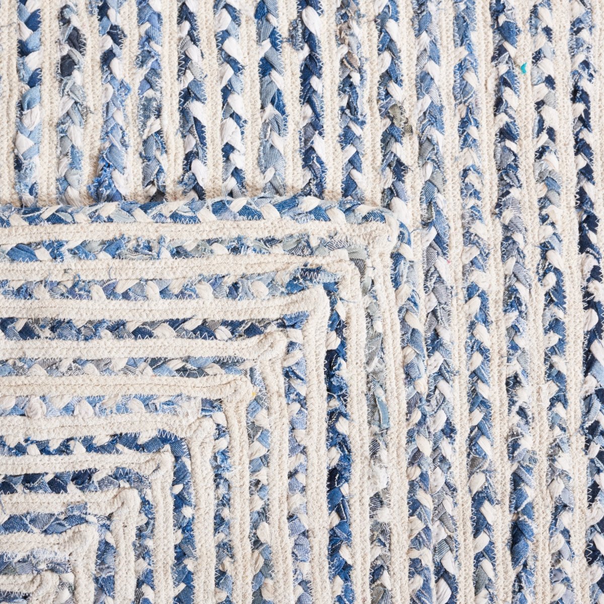 Safavieh Braided Brd260M Blue/Ivory Rug.