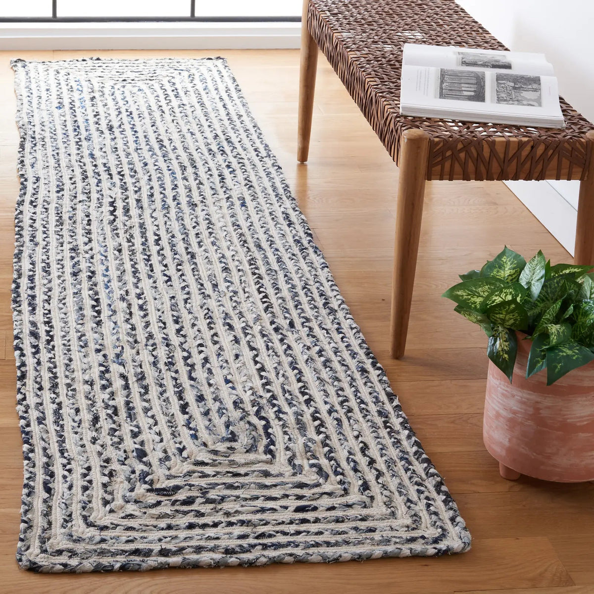 Safavieh Braided 2'-3" x 7'-0" Rug in Black / Navy