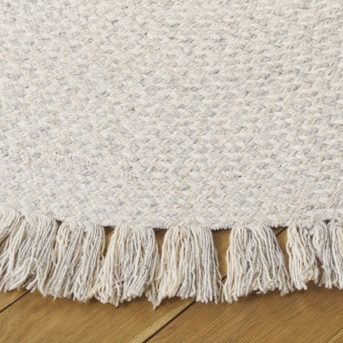 Safavieh Braided 5'-0" x 5'-0" Rug in Silver / Beige