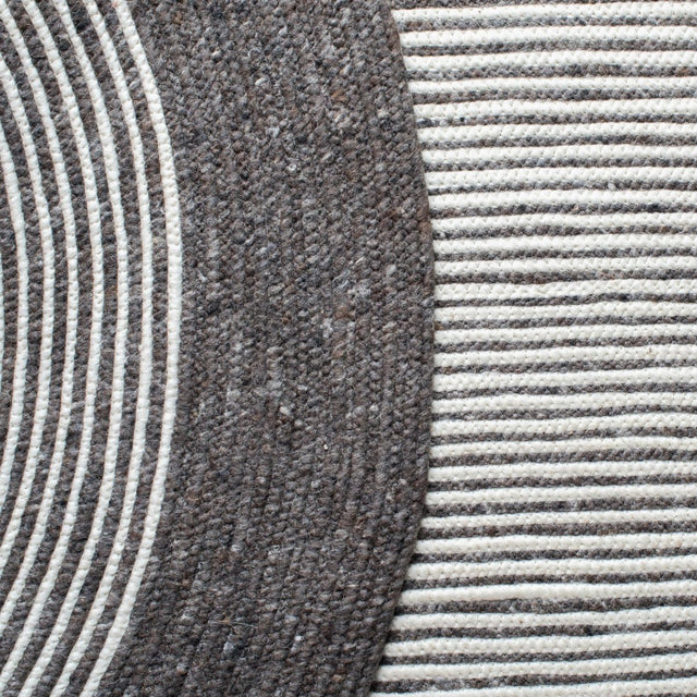 Safavieh Braided Brd904H Charcoal/Ivory Rugs.