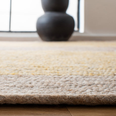 Safavieh Braided Brd908D Gold/Beige Rugs.