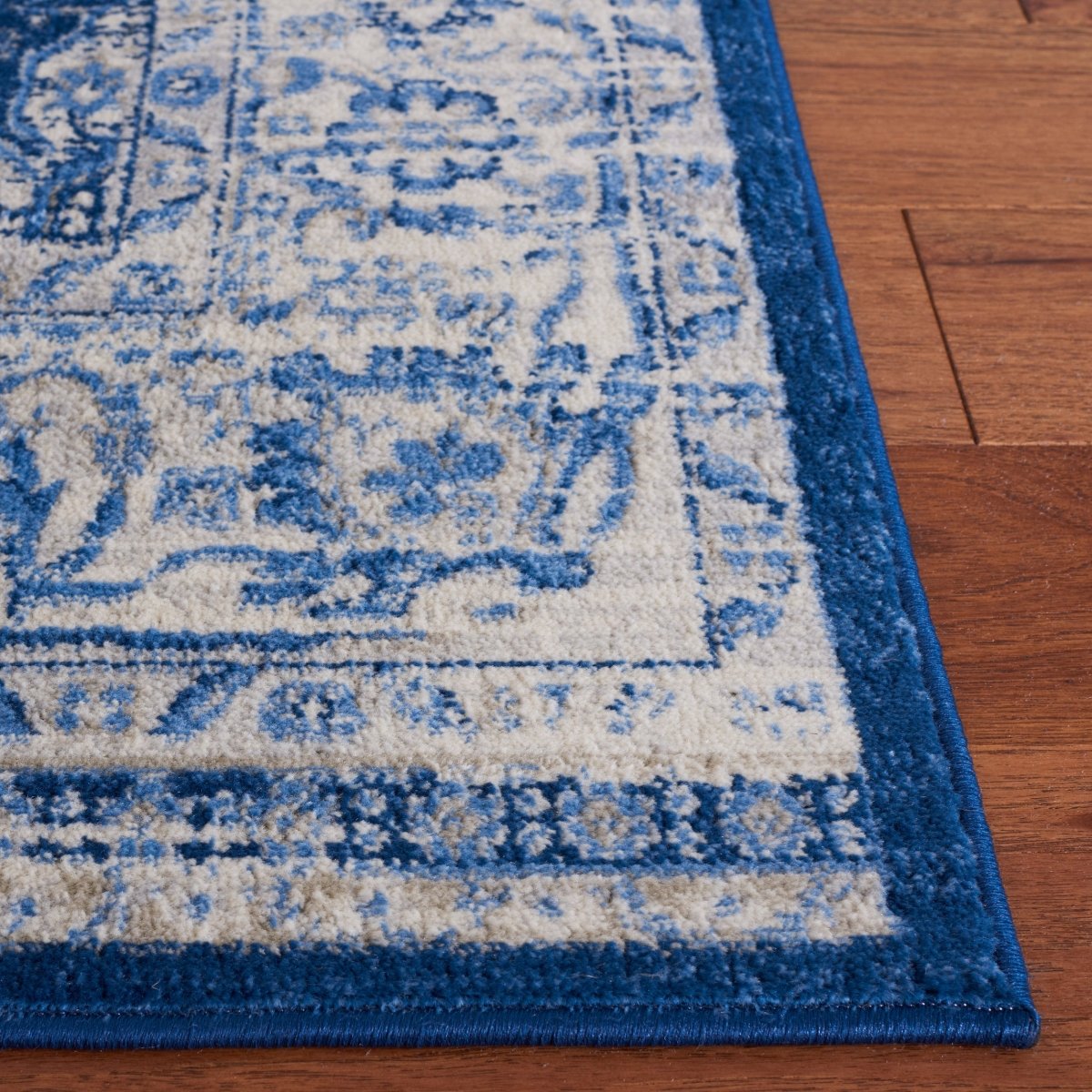 Safavieh Brentwood Bnt800A Ivory/Navy Rug.