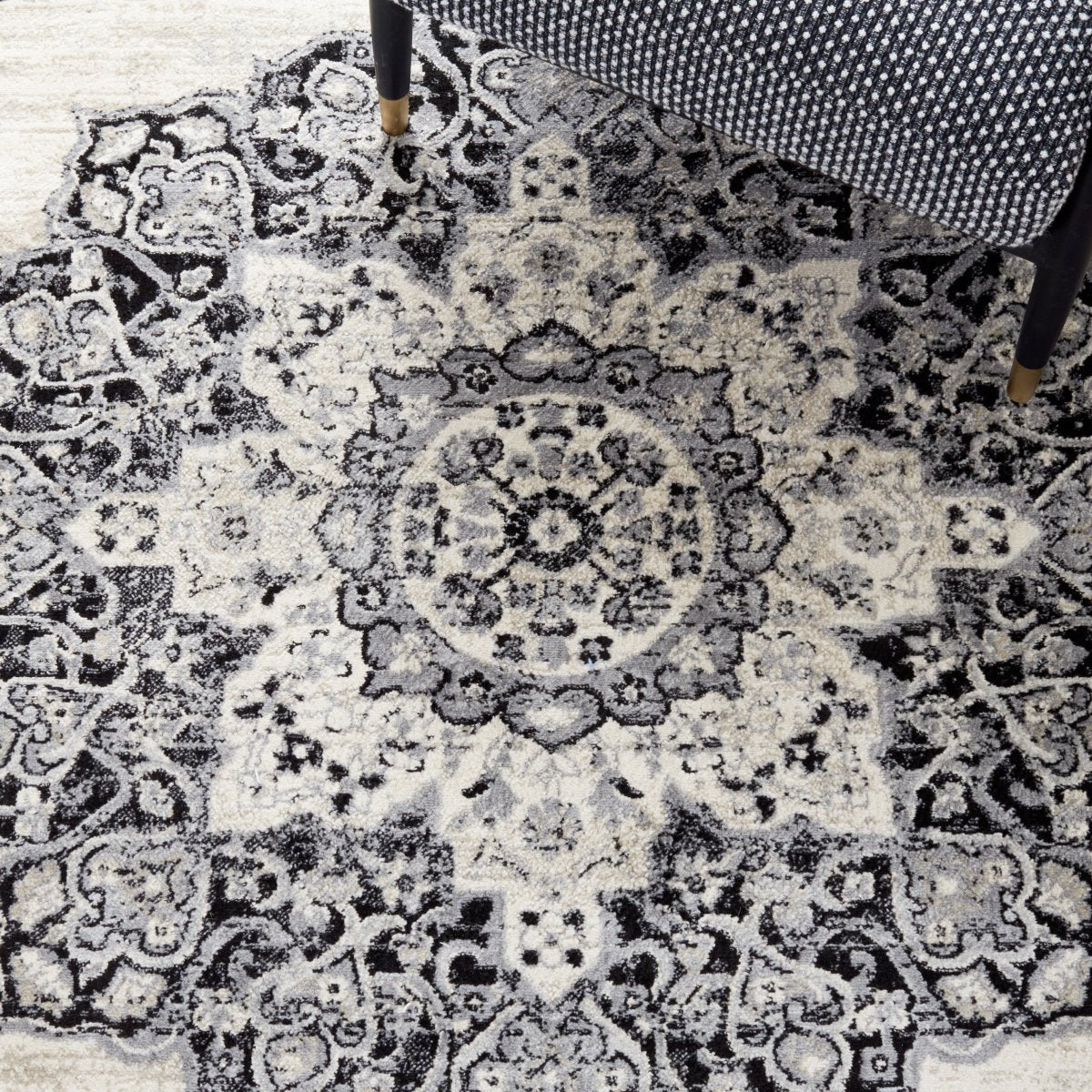 Safavieh Brentwood Bnt802C Ivory/Black Rug.