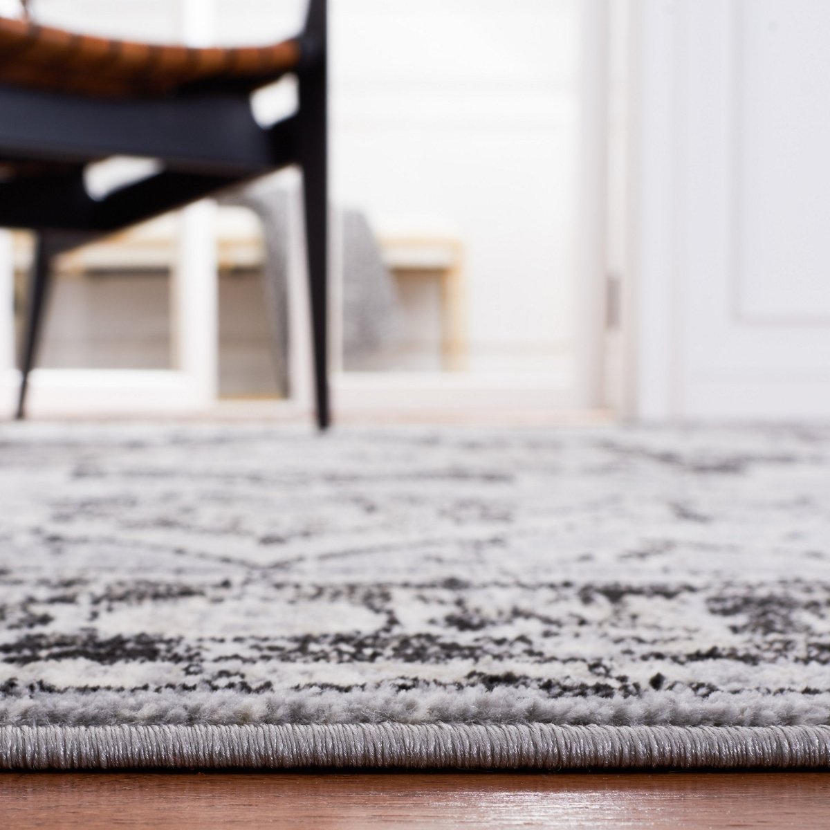 Safavieh Brentwood Bnt837Z Black/Ivory Rug.