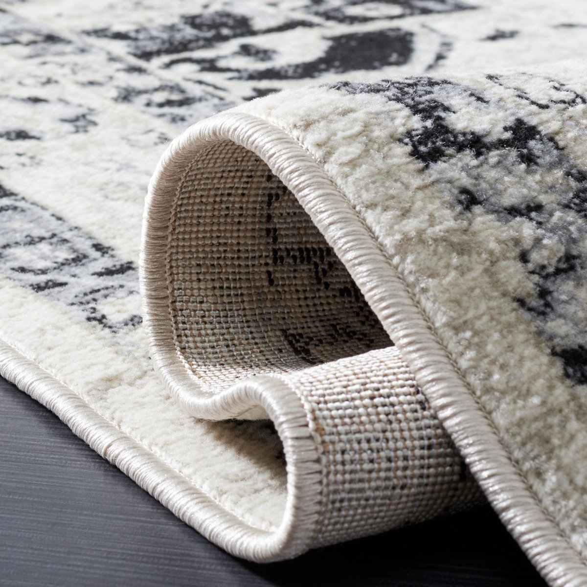 Safavieh Brentwood Bnt852A Ivory/Black Rug.