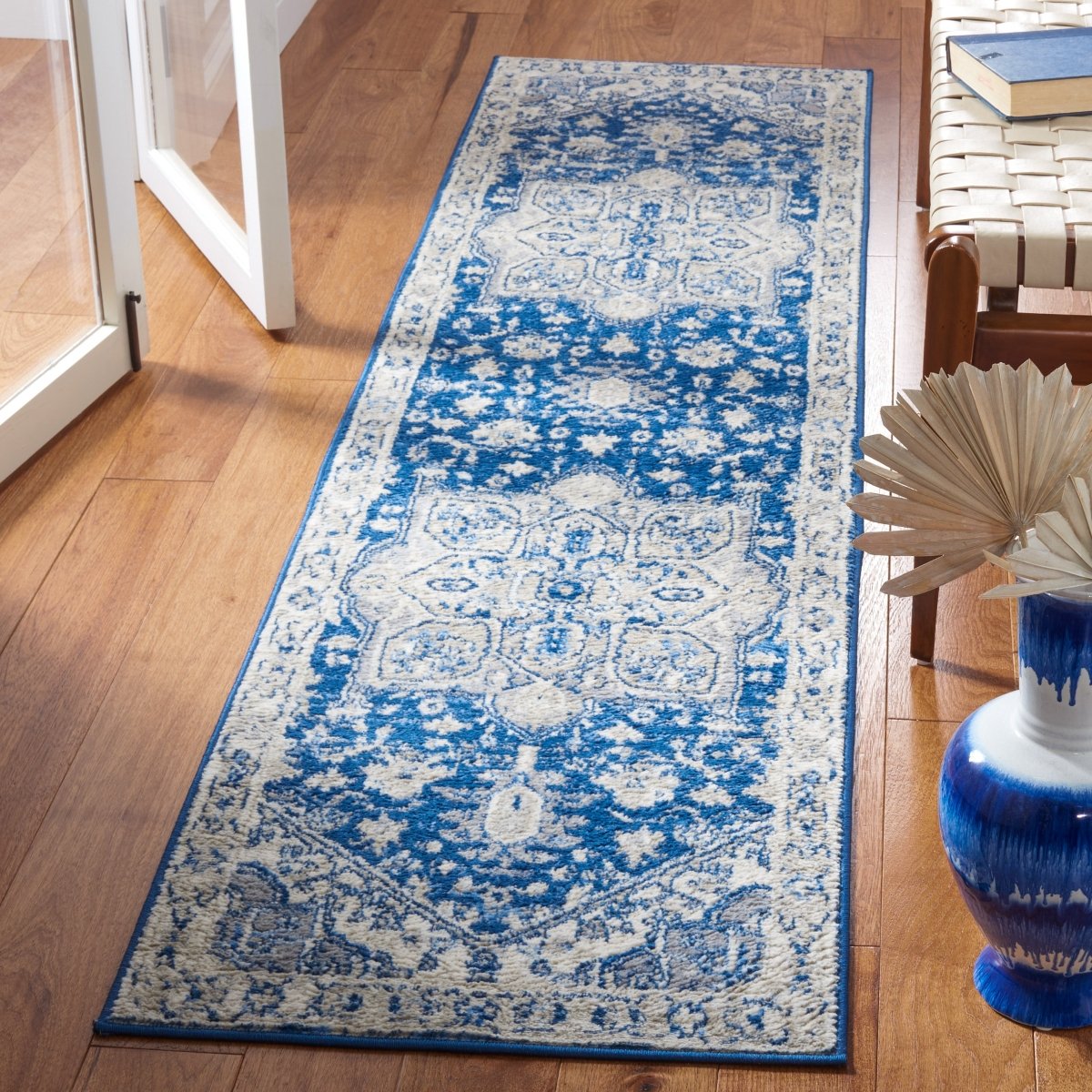 Safavieh Brentwood Bnt852N Navy/Grey Rug.