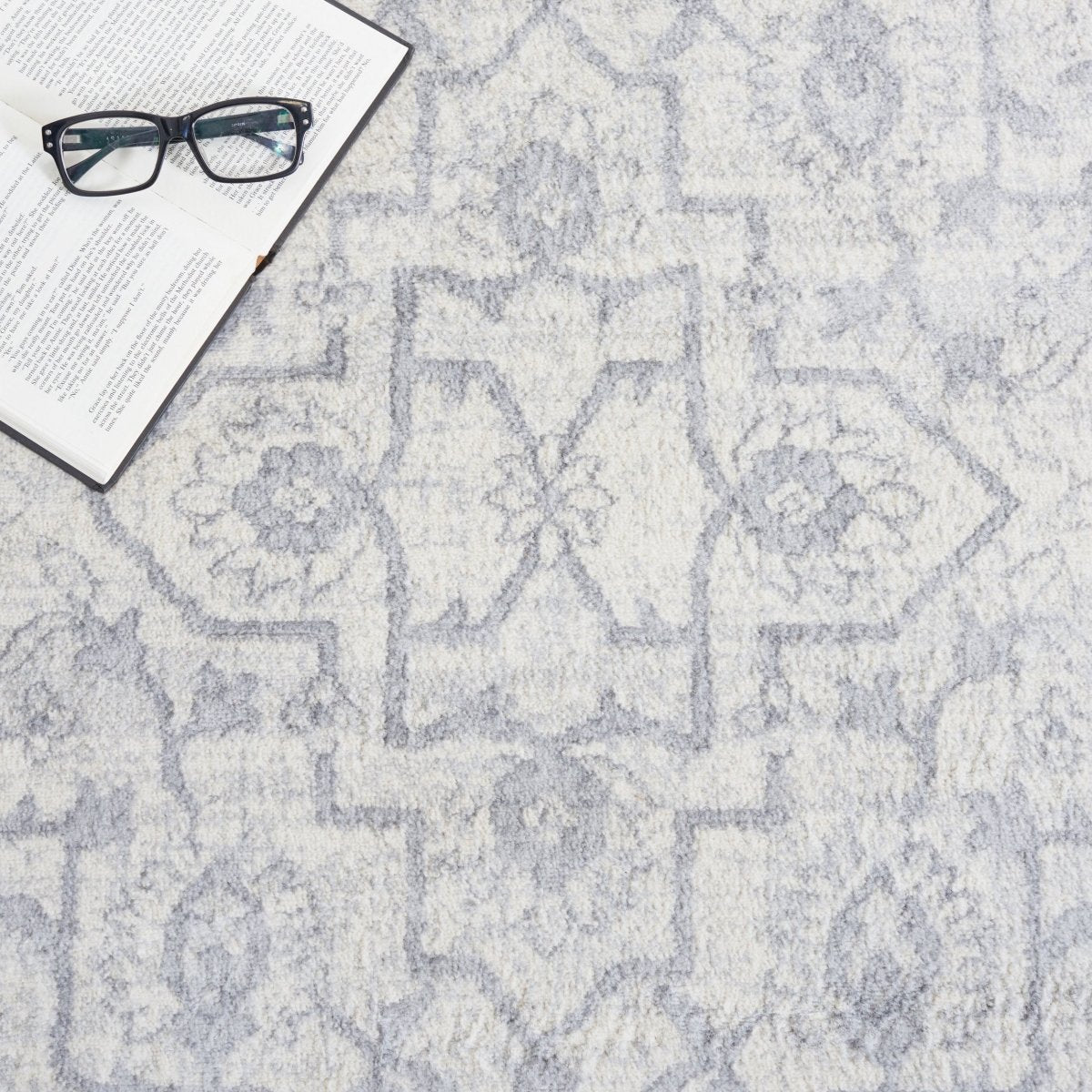 Safavieh Brentwood Bnt853F Grey/Light Grey Rug.