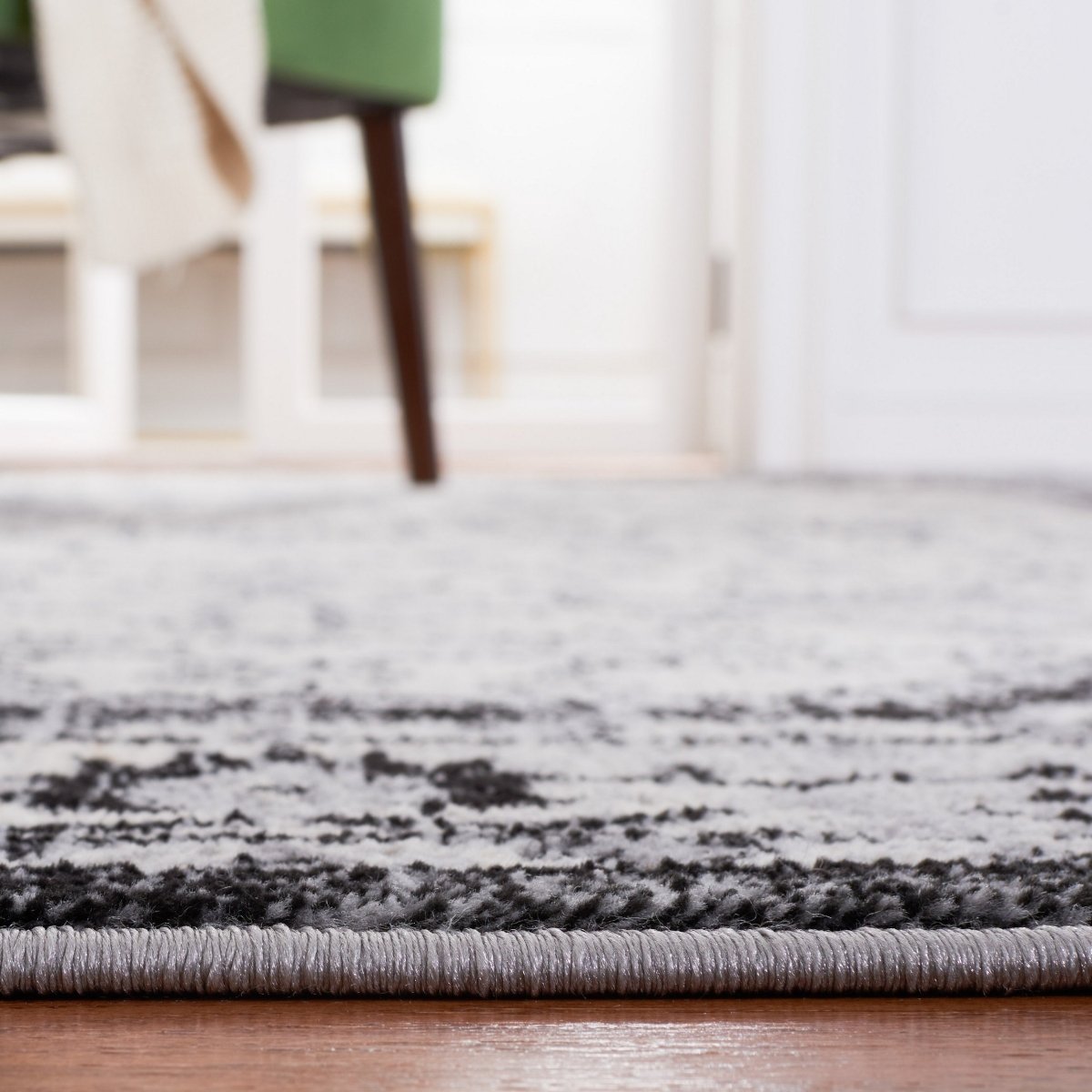 Safavieh Brentwood Bnt853Z Black/Ivory Rug.